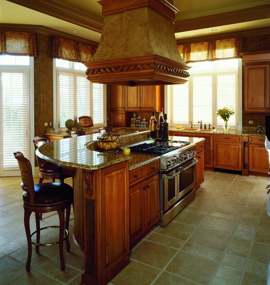 Esempio di una cucina stile americano di medie dimensioni con lavello a doppia vasca, ante con bugna sagomata, ante in legno bruno, top in granito, elettrodomestici in acciaio inossidabile e pavimento con piastrelle in ceramica