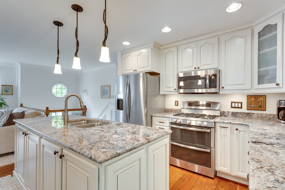 Eat-in kitchen - traditional l-shaped eat-in kitchen idea in DC Metro with an undermount sink, raised-panel cabinets, white cabinets, granite countertops, stainless steel appliances and an island