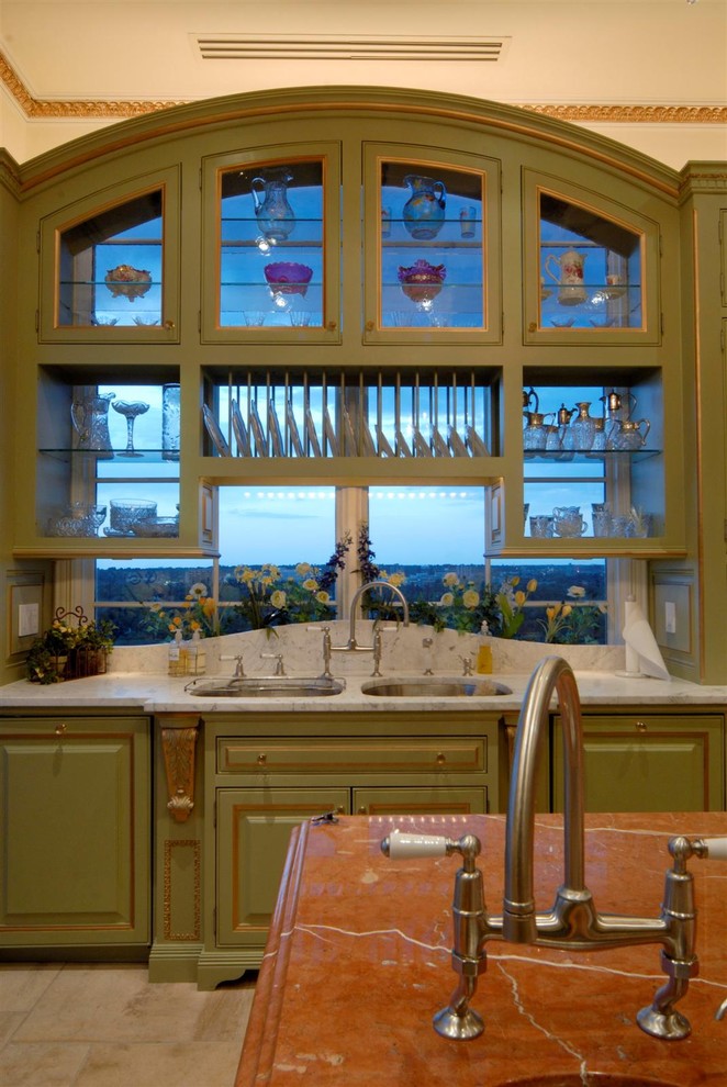 Example of a classic kitchen design in Los Angeles