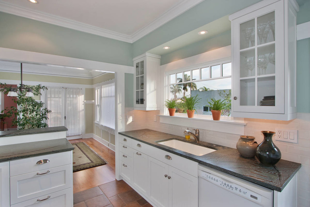 Design ideas for a traditional kitchen in San Diego.