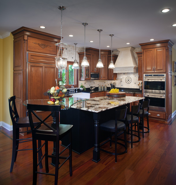 Traditional kitchen with flare - Traditional - Kitchen - Chicago - by ...