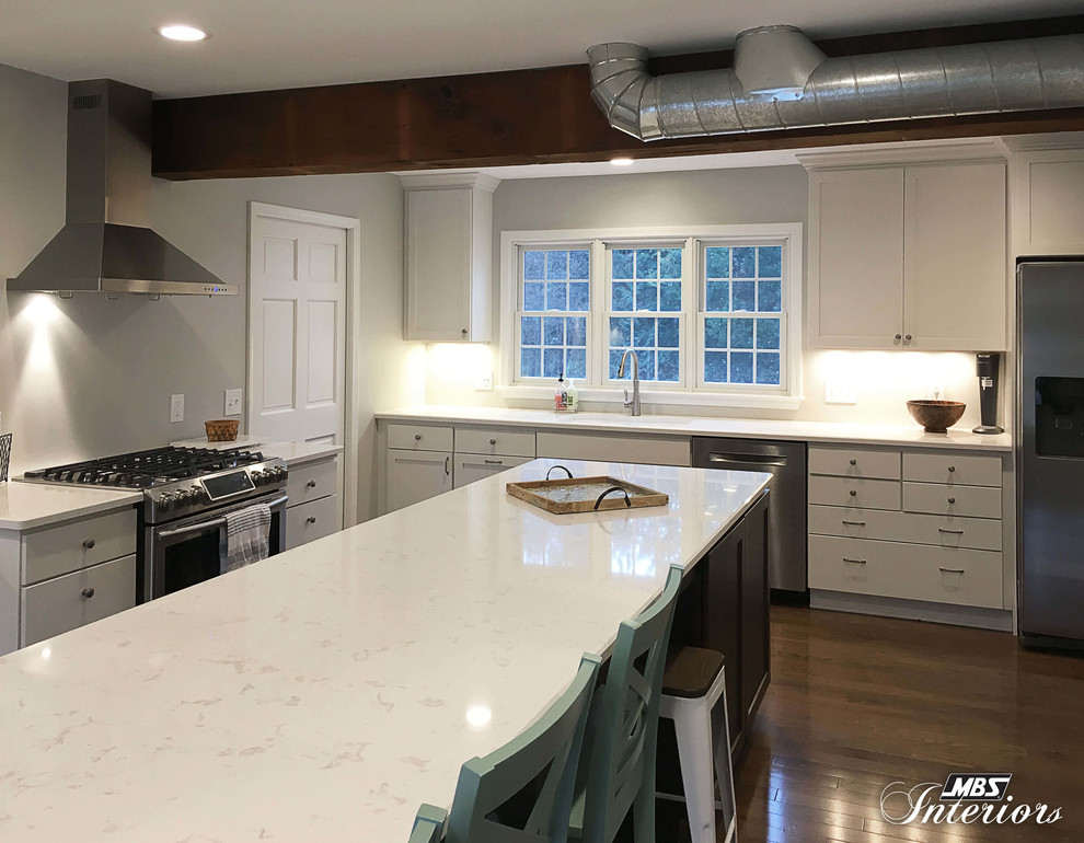 Eat-in kitchen - large traditional l-shaped light wood floor and beige floor eat-in kitchen idea in Detroit with an undermount sink, white cabinets, granite countertops, stainless steel appliances, an island, shaker cabinets and gray backsplash