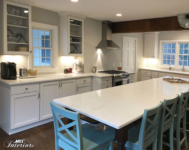 Traditional Kitchen with IslandTable Hybrid Klassisch Küche