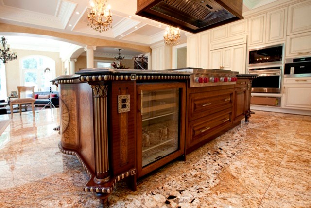 This is an example of a classic kitchen in Miami.