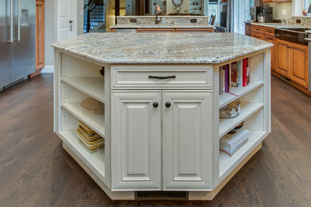 Traditional Maple Kitchen With Granite - Traditional ...