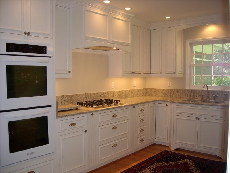 Inspiration for a classic kitchen in Raleigh.
