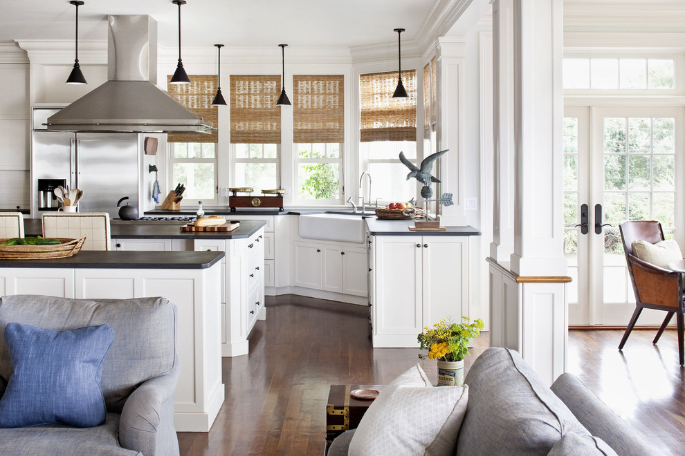 Foto de cocina clásica abierta con fregadero sobremueble, puertas de armario blancas, electrodomésticos de acero inoxidable y dos o más islas