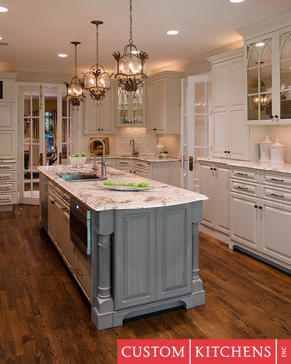 Inspiration for a timeless kitchen remodel in Richmond