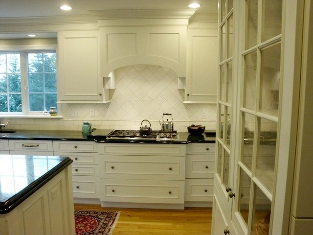 Example of a classic kitchen design in Bridgeport