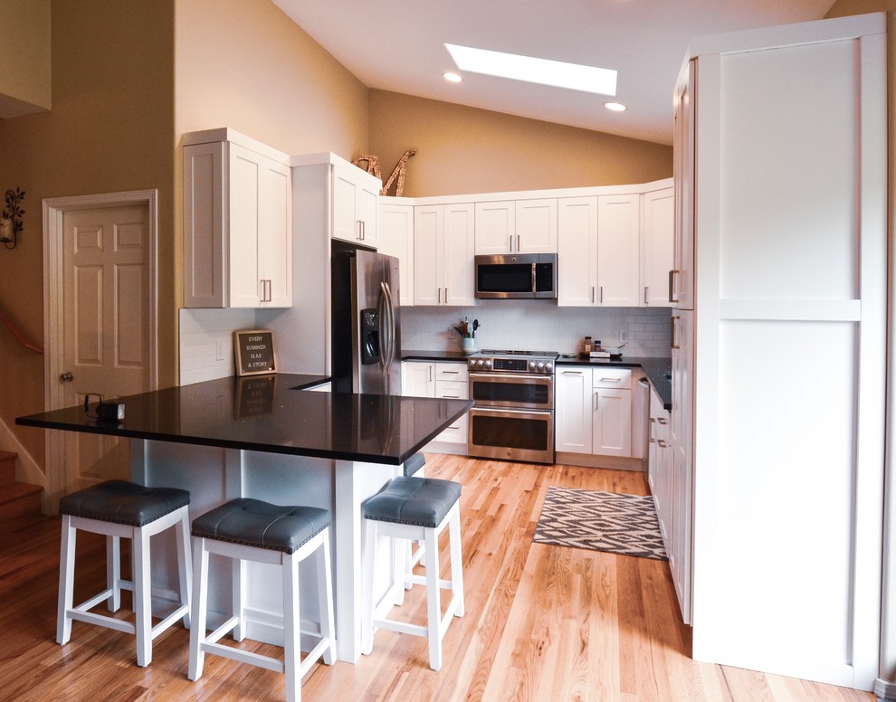 Traditional White Kitchen, Galaxy Granite Countertops ... Traditional White Kitchen, Galaxy Granite Countertops ... on Light Maple Cabinets With White Countertops
id=40929