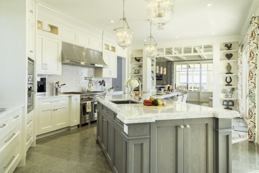 Traditional White Kitchen Traditional Kitchen Toronto by
