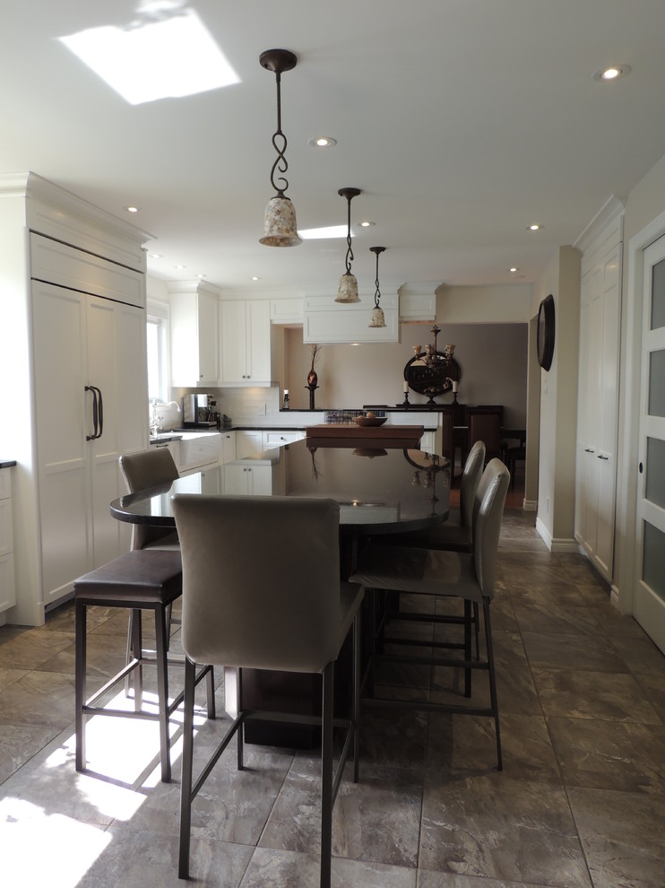 Traditional white kitchen with granit counter top Traditional