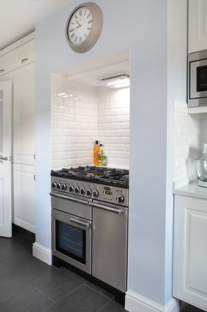 Traditional white kitchen with Range cooker - Traditional - Kitchen -  Hertfordshire - by Design A Space Kitchens, Bedrooms & Interiors | Houzz UK