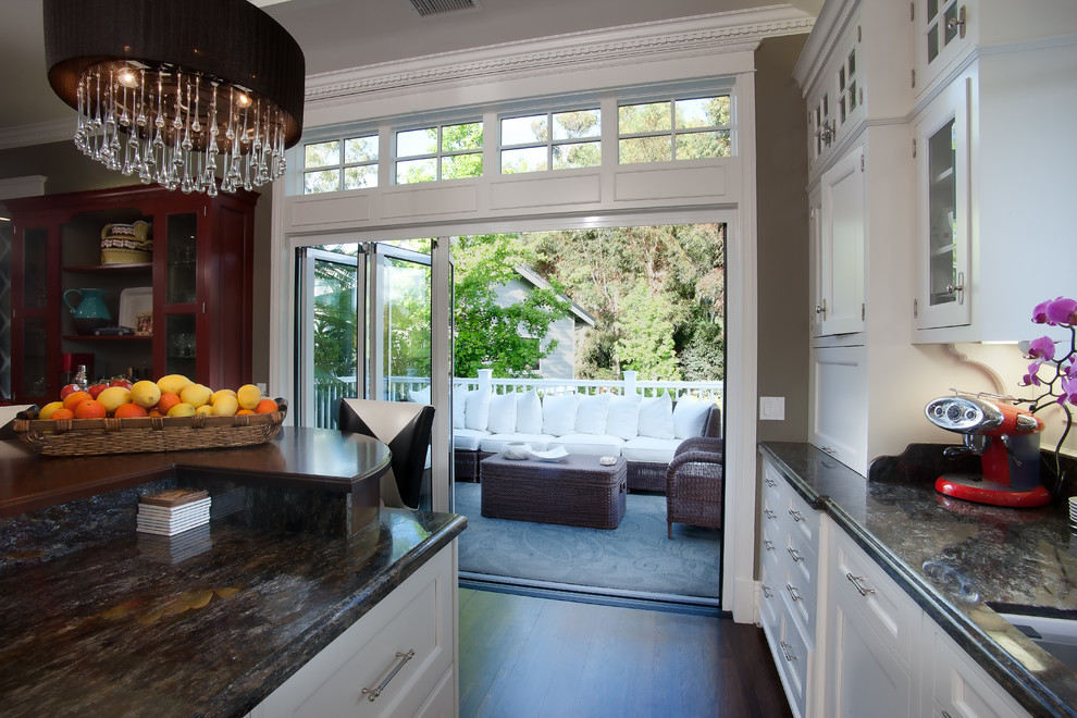 This is an example of a classic kitchen in San Diego.
