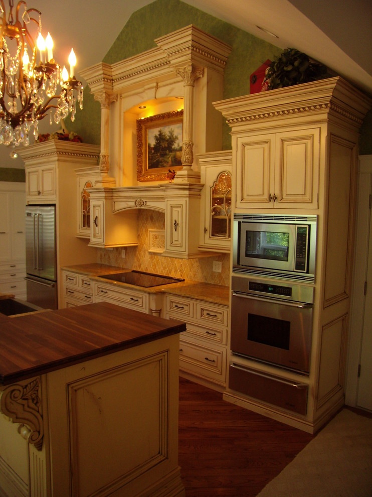 На фото: кухня в классическом стиле
