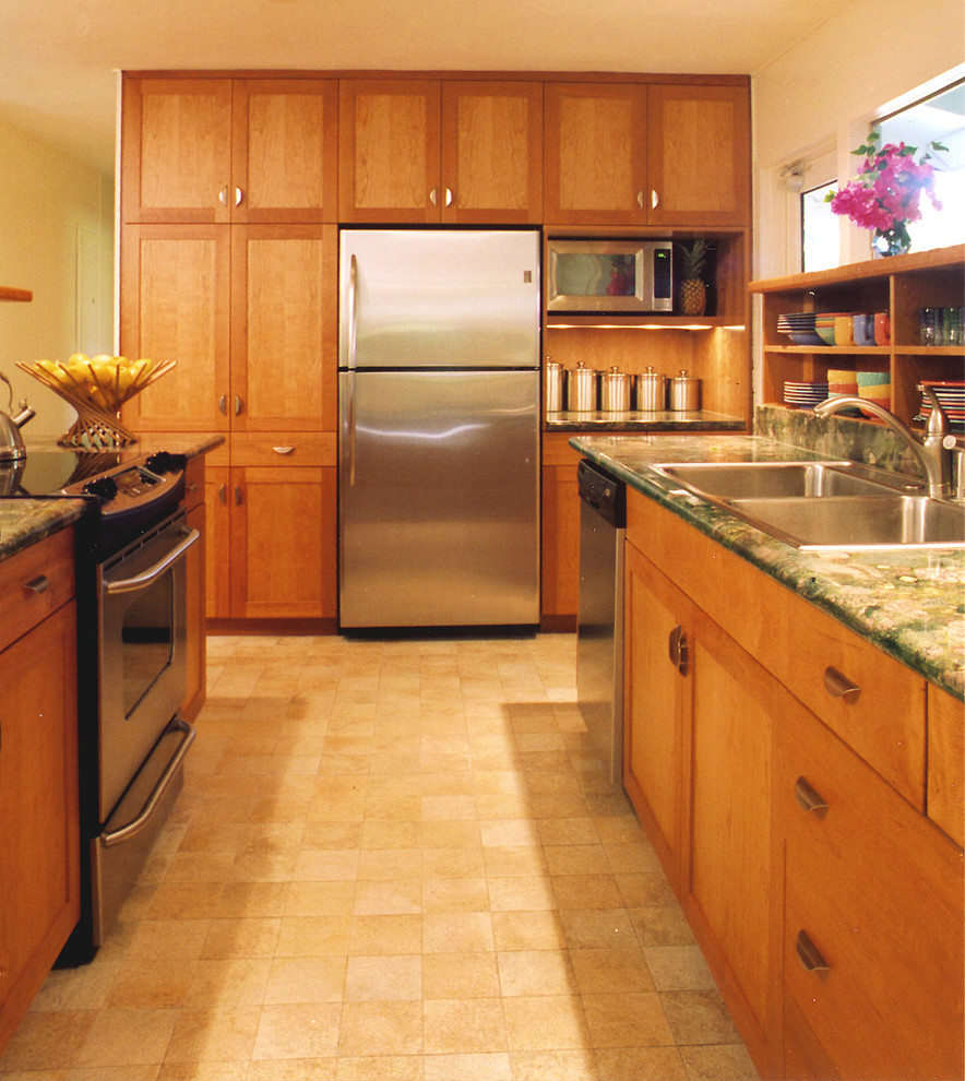 Inspiration for a classic kitchen in Hawaii.