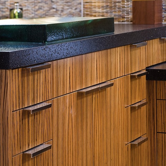 Transitional Cabinet + Drawer Pull - Transitional - Kitchen - Chicago - by  Clark & Barlow Decorative Hardware | Houzz UK