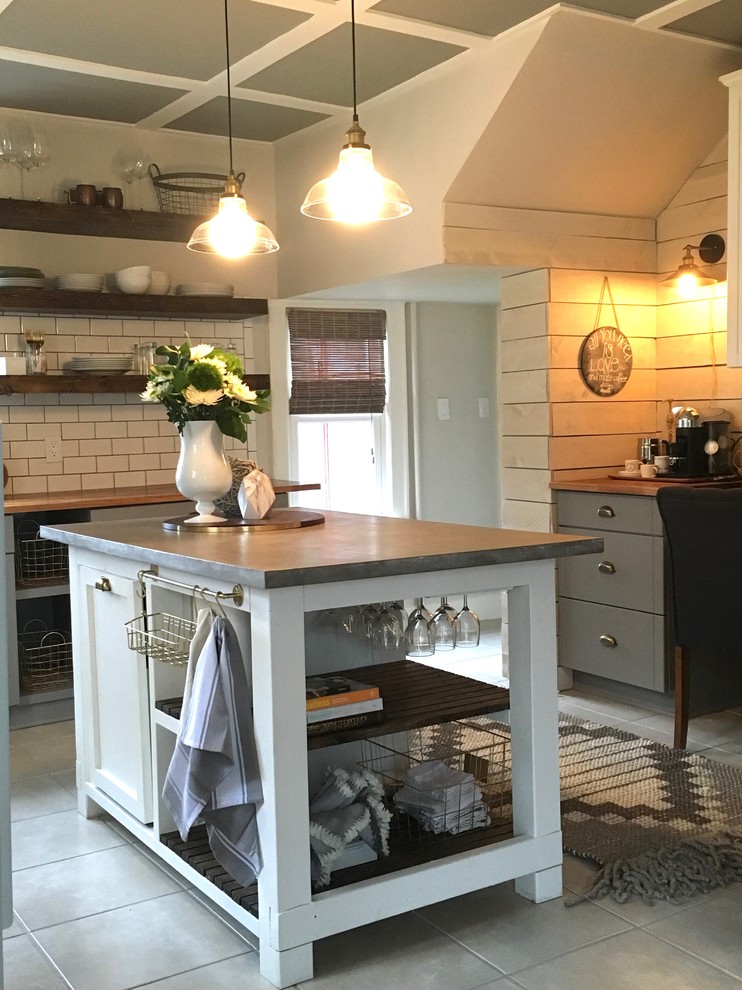 Transitional Farmhouse 1920's Fixer Upper Kitchen Clásico renovado Cocina Cleveland de