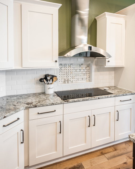 Transitional Kitchen & Coffee Bar Clásico renovado Cocina Orlando