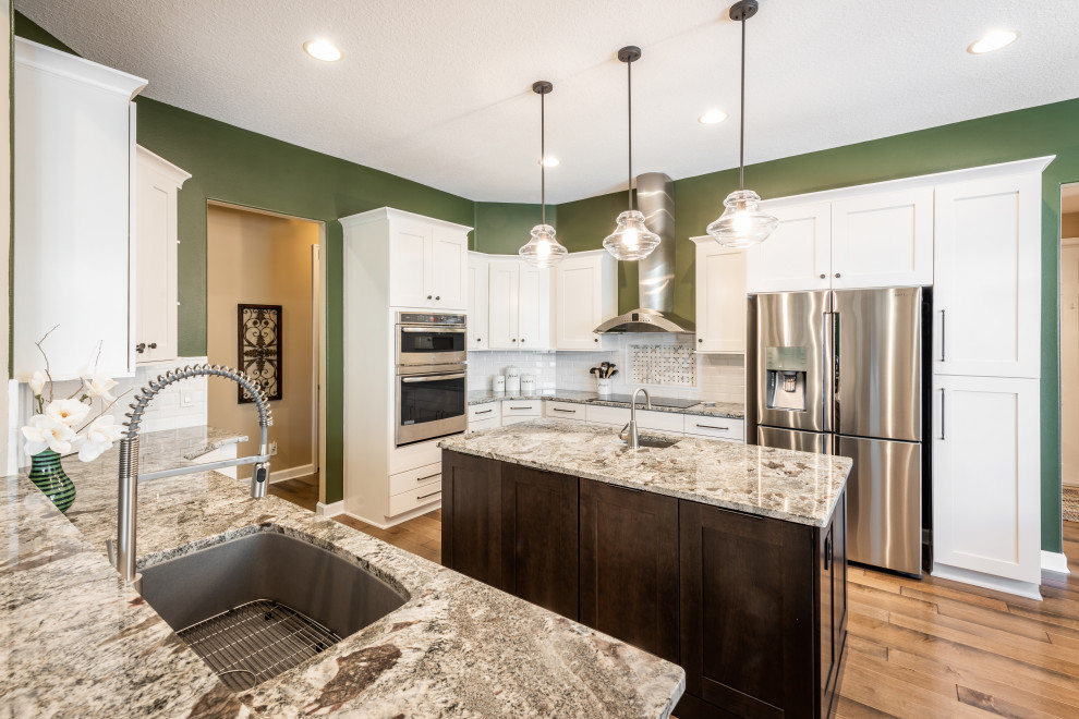 Transitional Kitchen & Coffee Bar Classique Chic Cuisine Orlando