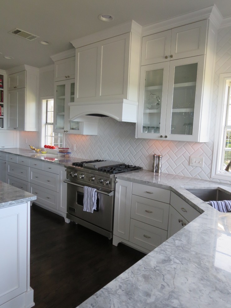Inspiration for a huge transitional u-shaped dark wood floor eat-in kitchen remodel in Austin with shaker cabinets, white cabinets, white backsplash, subway tile backsplash, stainless steel appliances, an island, an undermount sink and quartzite countertops