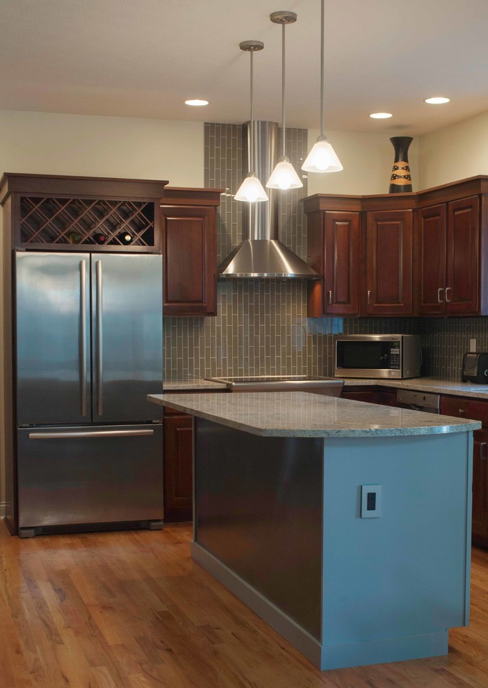 Design ideas for a classic kitchen in Grand Rapids.
