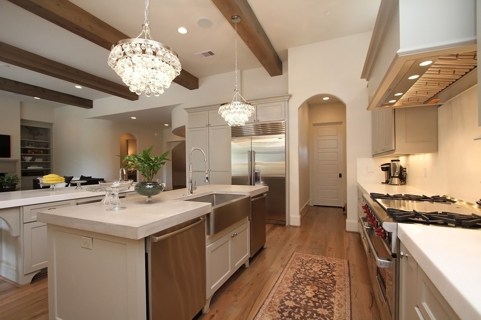 Foto de cocina contemporánea con fregadero sobremueble, puertas de armario grises y electrodomésticos de acero inoxidable
