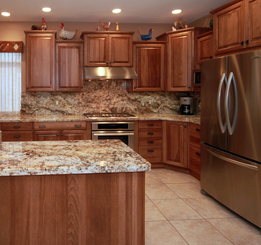 Mid-sized transitional u-shaped ceramic tile eat-in kitchen photo in Phoenix with an undermount sink, shaker cabinets, medium tone wood cabinets, granite countertops, stone slab backsplash, stainless steel appliances and a peninsula