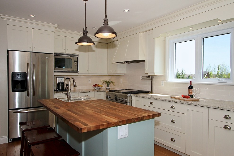 Example of a transitional kitchen design in Ottawa