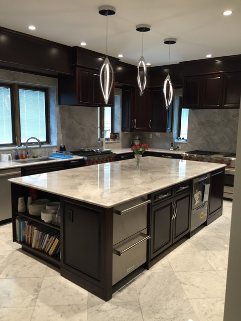 Transitional Kitchen with Large Island - Transitional - Kitchen - New