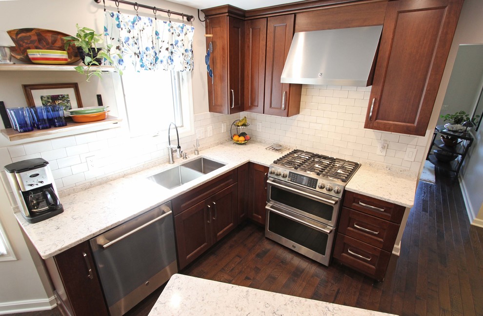 Transitional Kitchen with Medallion Cherry and Quartz