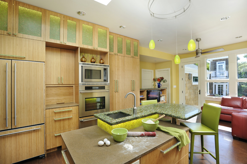 This is an example of a contemporary kitchen in San Francisco.