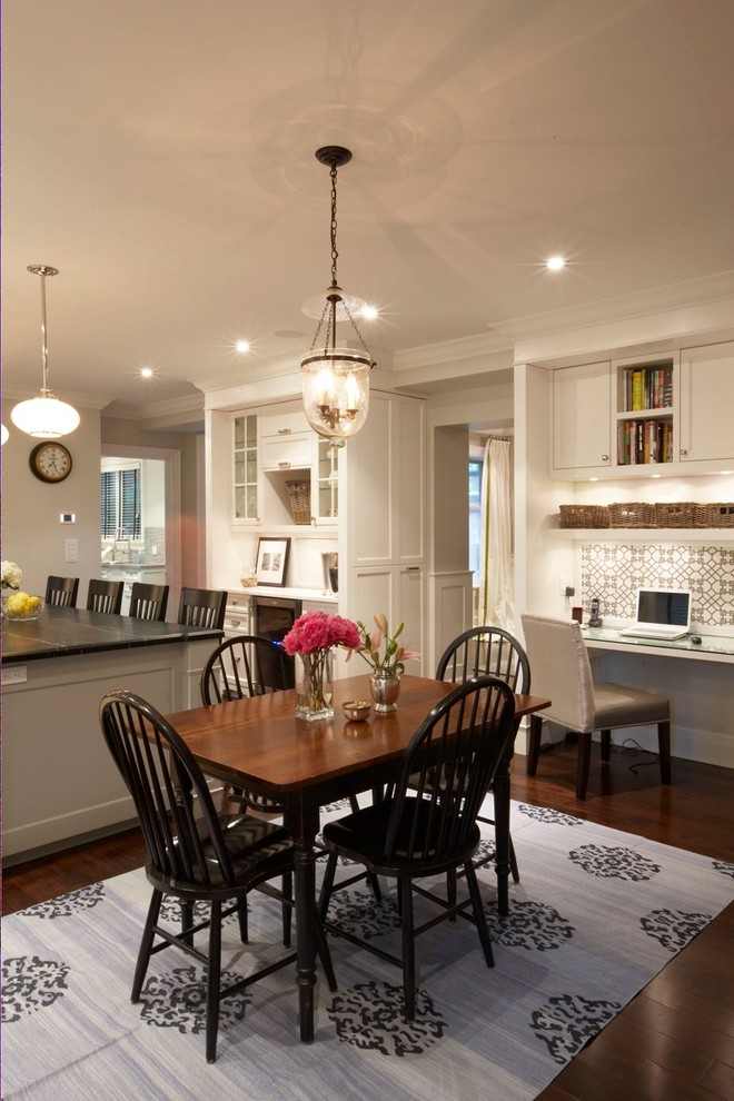 Inspiration for a timeless eat-in kitchen remodel in Toronto