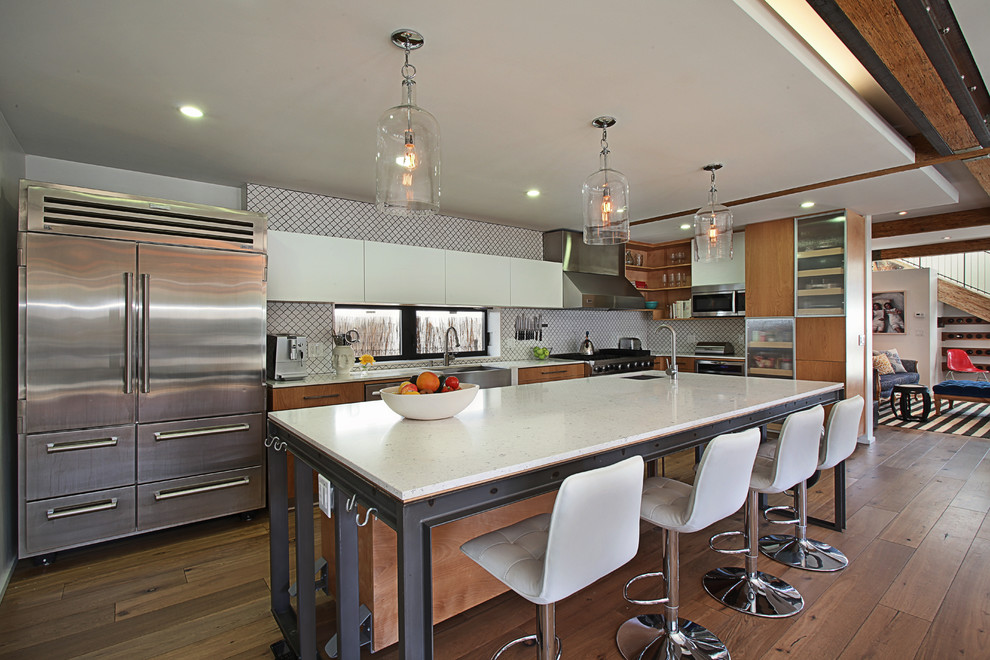 Trendy kitchen photo in Los Angeles with stainless steel appliances