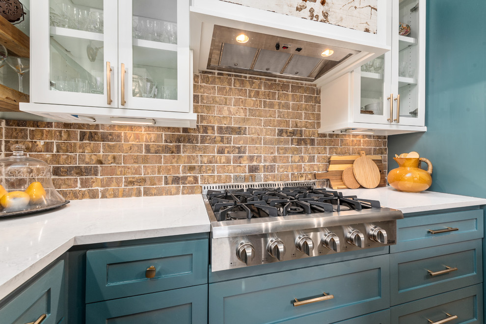 Mid-sized country u-shaped light wood floor and beige floor eat-in kitchen photo in Houston with shaker cabinets, turquoise cabinets, quartz countertops, brown backsplash, brick backsplash, stainless steel appliances, an island, white countertops and an undermount sink