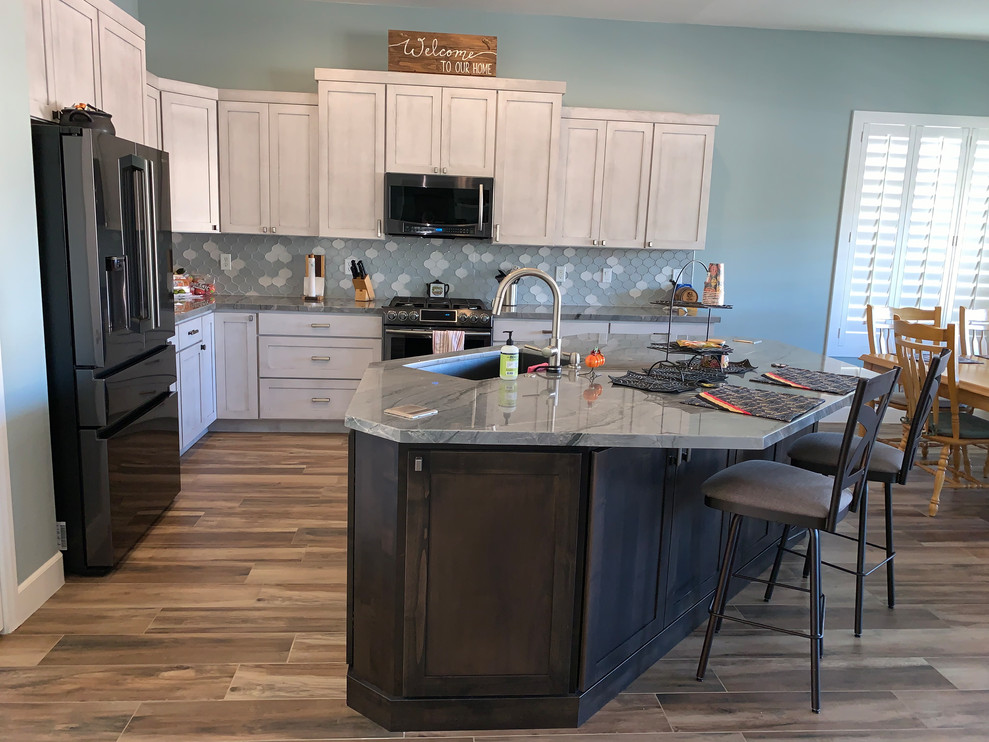 Photo of a medium sized traditional l-shaped kitchen in Las Vegas.