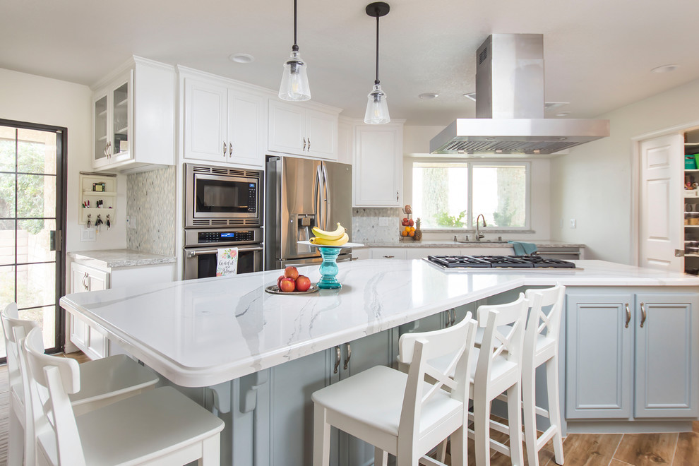 Two Islands. Too Cool. Transitional Kitchen Los Angeles by