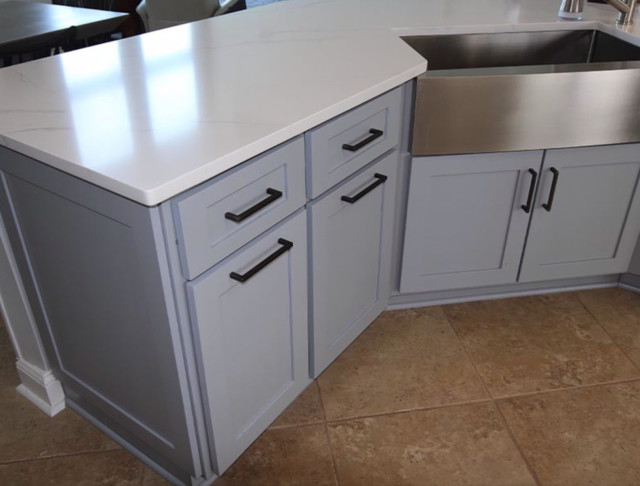 Two-tone - Transitional - Kitchen - Jacksonville - by Creative Cabinet