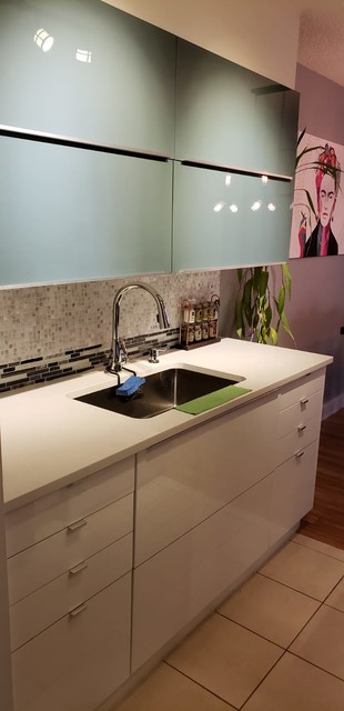 Two-tone Ikea kitchen Cabinet - Cuisine - Vancouver - par User | Houzz