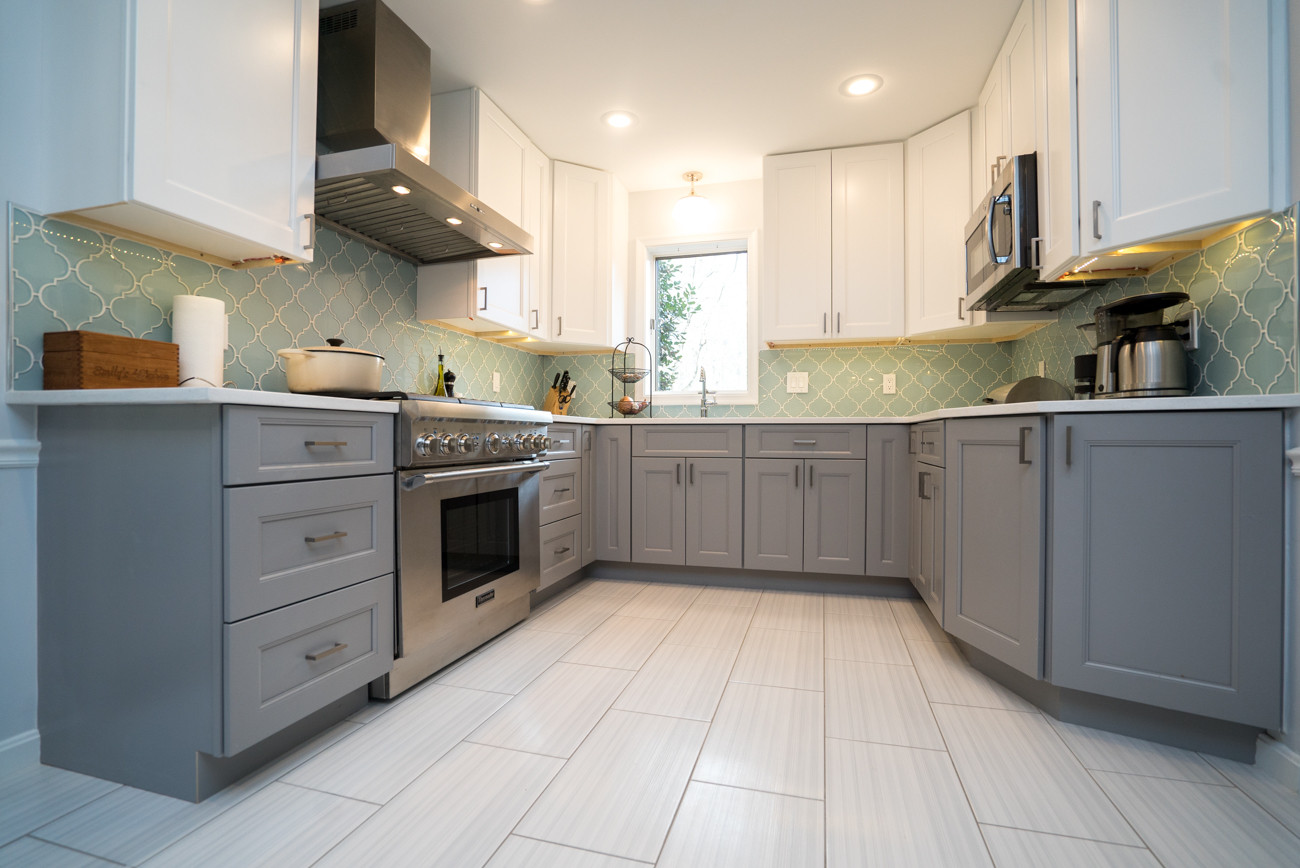 75 Beautiful Kitchen With Gray Cabinets And Glass Tile Backsplash Pictures Ideas July 2021 Houzz