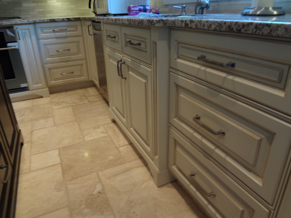 Twotone kitchens and Glazed kitchens Transitional Kitchen