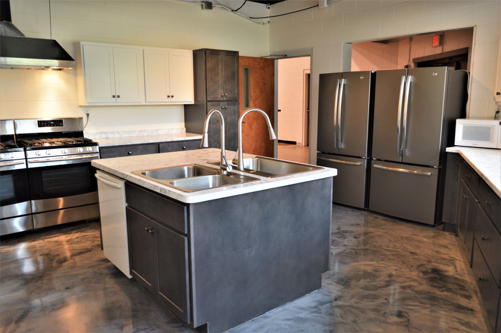 Photo of a large classic enclosed kitchen in Other with a built-in sink, shaker cabinets, laminate countertops, stainless steel appliances, concrete flooring, an island, grey floors and white worktops.