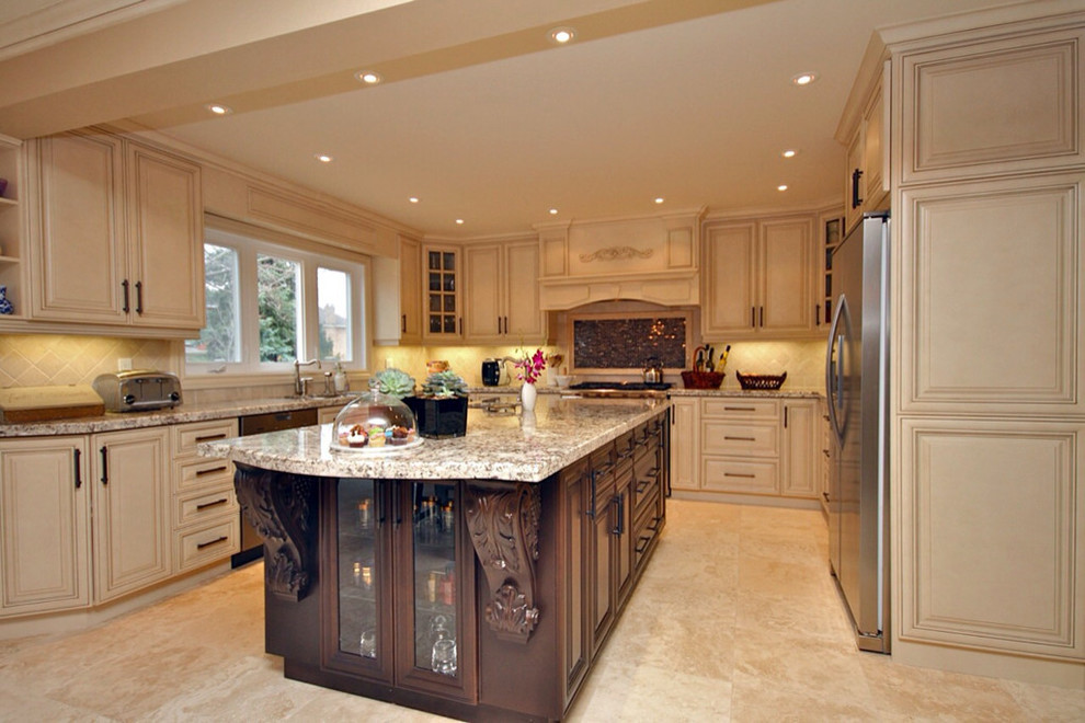 Twotoned solid wood kitchen Traditional Kitchen Toronto by