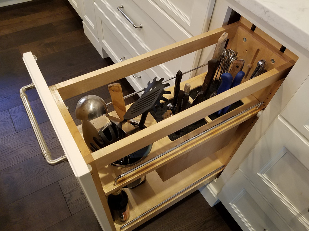 Ushaped Country kitchen in Mendham, NJ Traditional Kitchen New