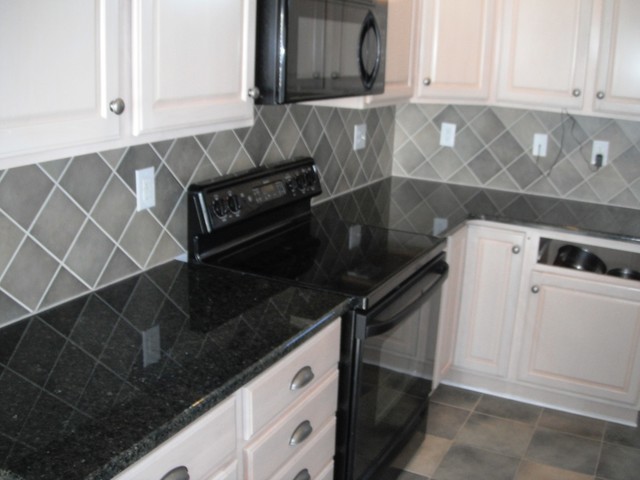 Uba Tuba Granite Goes Great With White Cabinets Traditional Kitchen   Uba Tuba Granite Goes Great With White Cabinets Fireplace And Granite Distributors Img~71f1a67b01d18fe1 4 1738 1 Be8ad84 