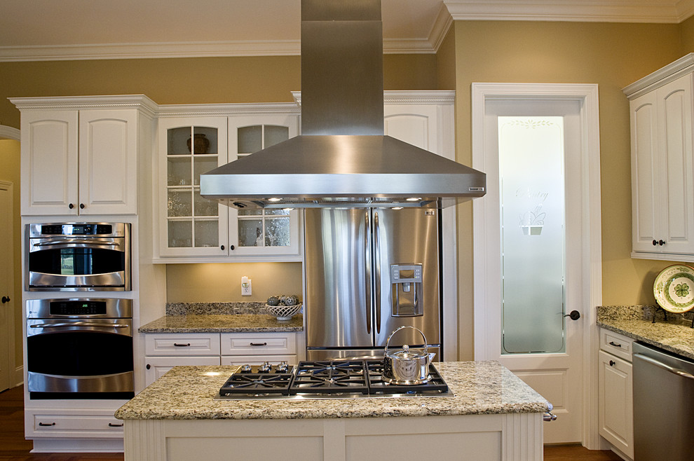 Example of an eclectic kitchen design in Raleigh