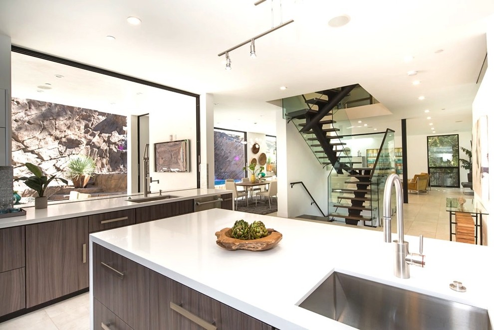 Photo of a modern kitchen in Los Angeles.