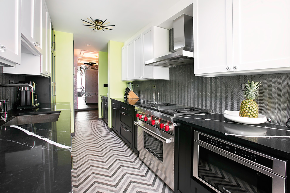 ニューヨークにあるコンテンポラリースタイルのおしゃれなキッチンの写真