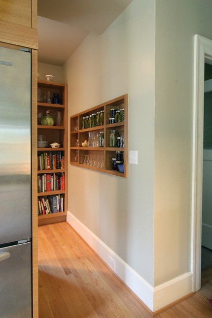 Photo of a modern kitchen in Portland.