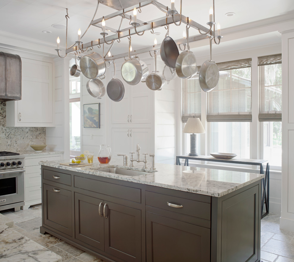 Kitchen - traditional kitchen idea in Atlanta